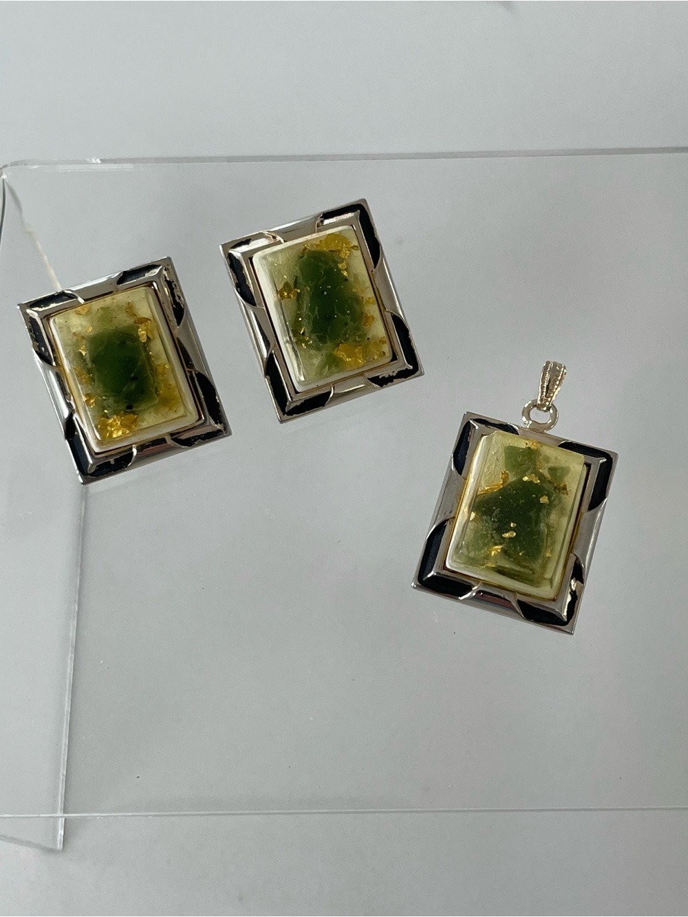 Vintage 1970s MCM Art Deco Gold Flake and Green Stone Earring and Pendant Set